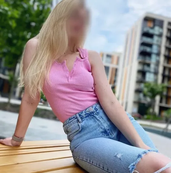 Astrid, 37