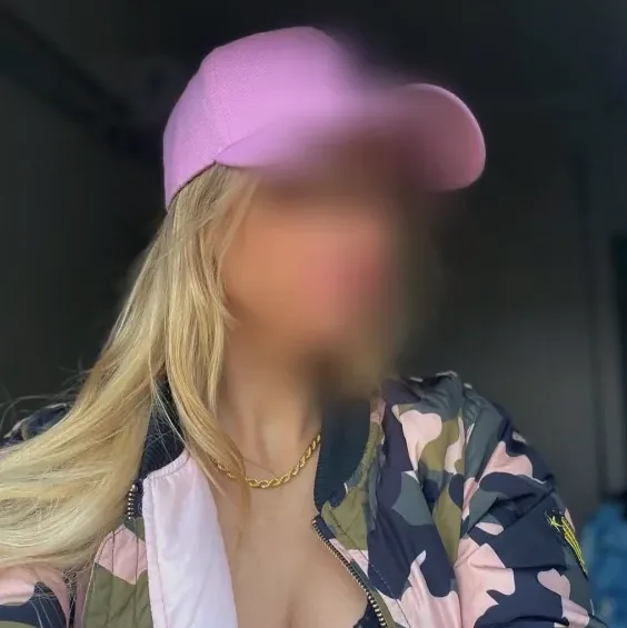 Emma, 28