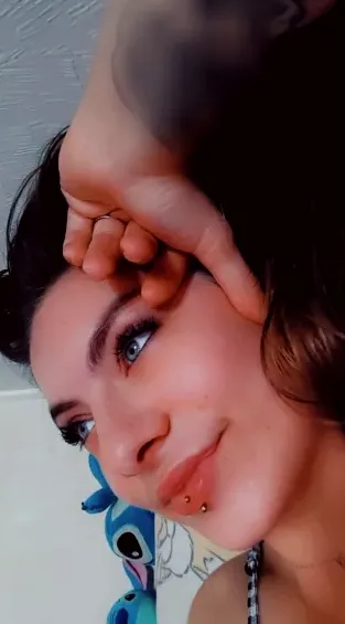 Maria, 24
