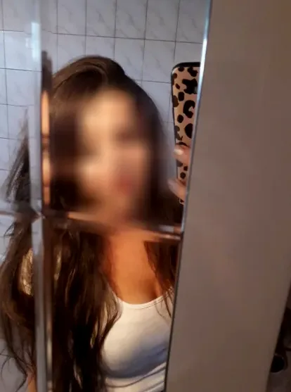 Maria, 24