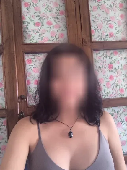 Nadia, 38