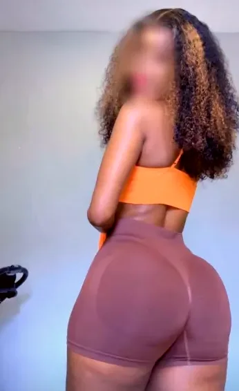 Olivia, 37