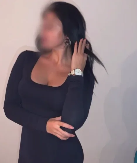 Sara, 32